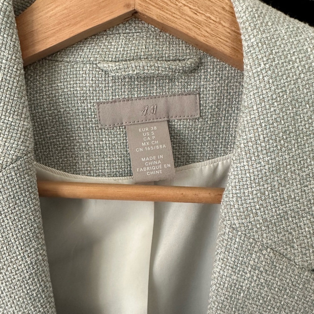 H&M Blazer - Picture 2 of 3